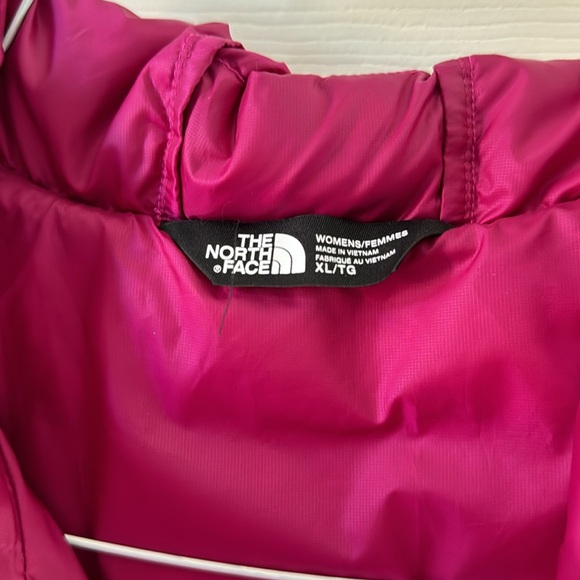 Northface women’s hooded vest pink nwt xl - Picture 3 of 5
